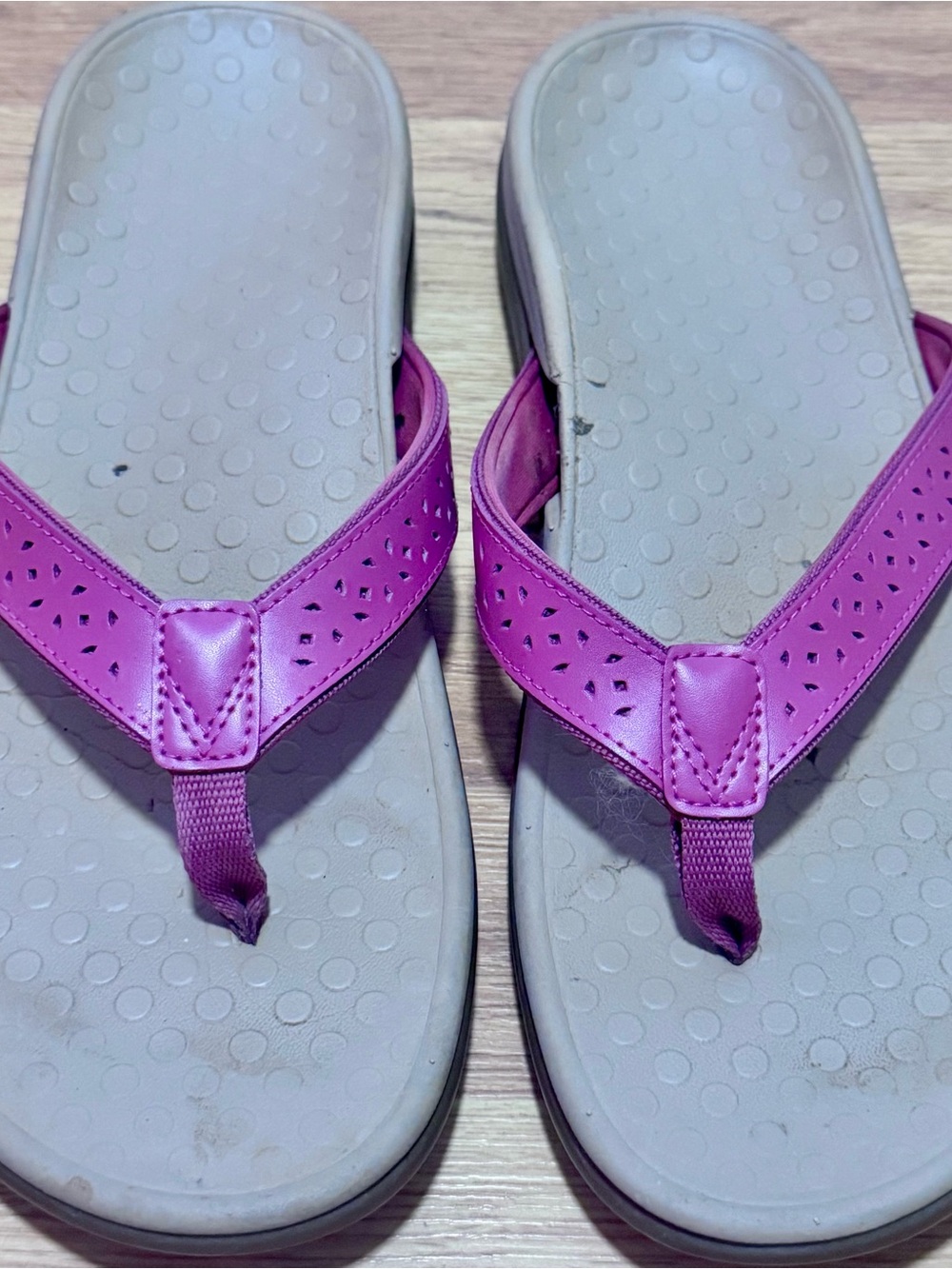 Women’s Pink Thong Sandals - Vionic - Size 11